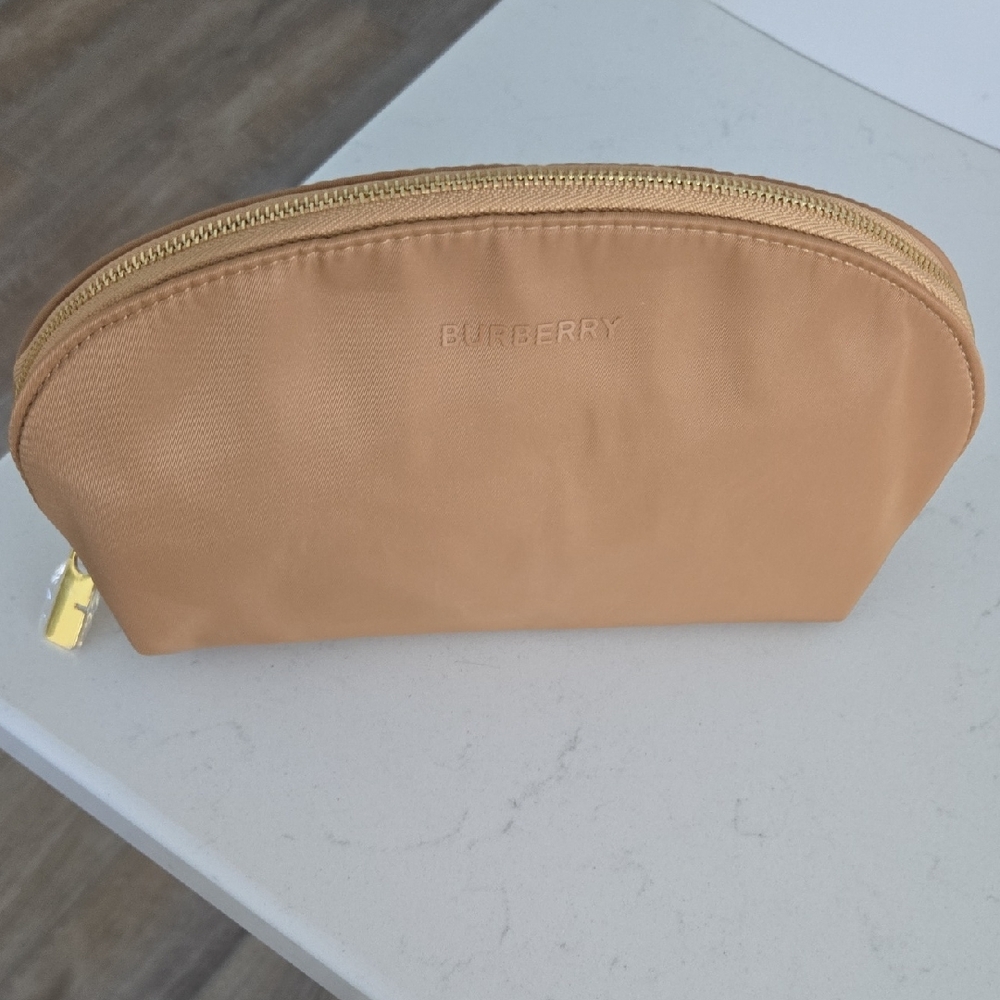 New Burberry Cosmetic Pouch Carmel W/ Gold Details  Burberry Zipper pouch Bag